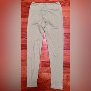 LuLaRoe Knit Pants/Leggings RN 142161 ONE SIZE 95% Polyester/5% Spandex-Lt Green